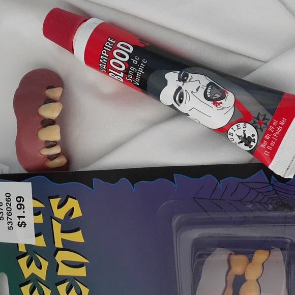 Demented Dentist Halloween costume - lab coat, teeth, blood 🍎 - Picture 3 of 4